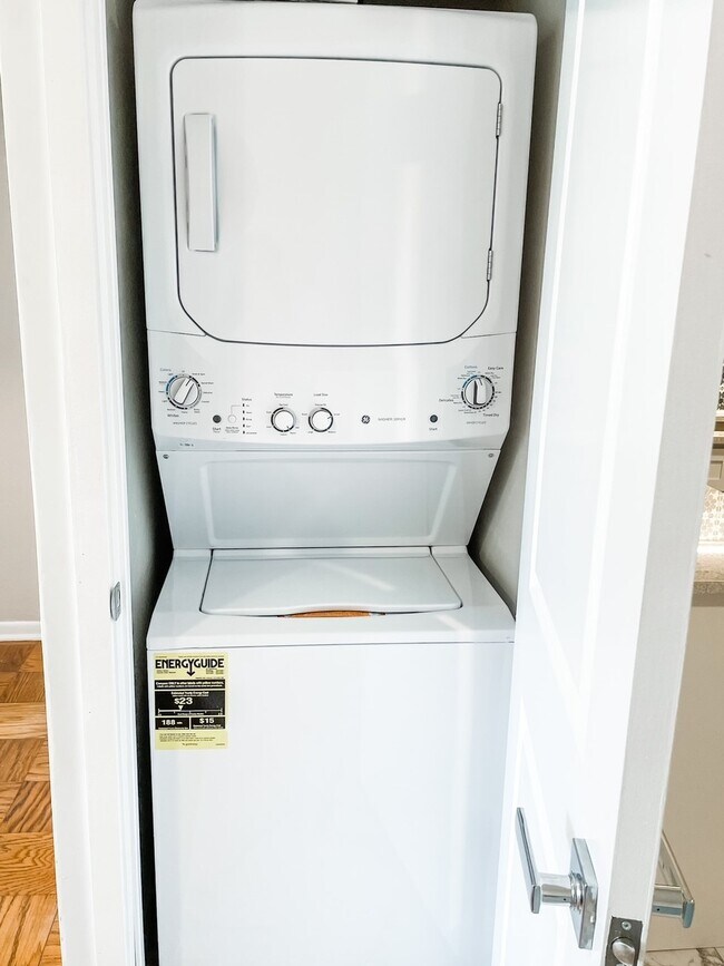Washer & Dryer in unit - 7055 Hampton Ave