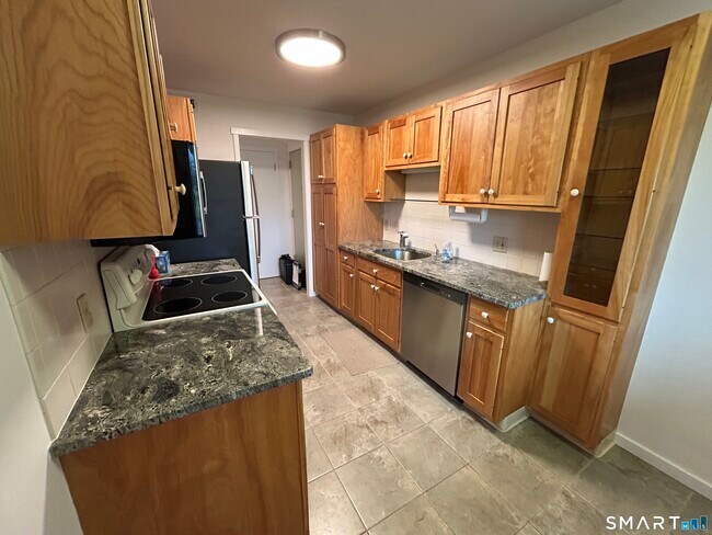 Building Photo - 419 Heritage Vlg