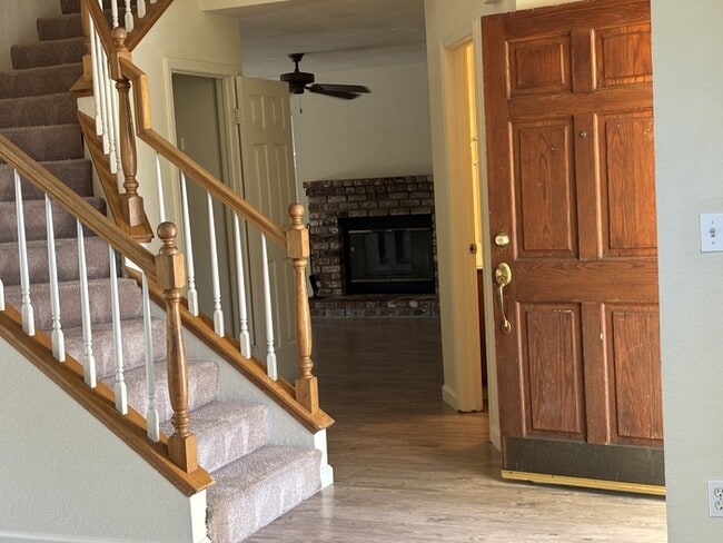 Building Photo - Modesto 4 Bedroom 2.5 Bathroom Home