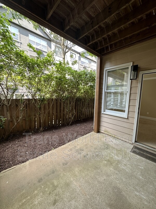 Building Photo - 1041 Emory Parc Pl