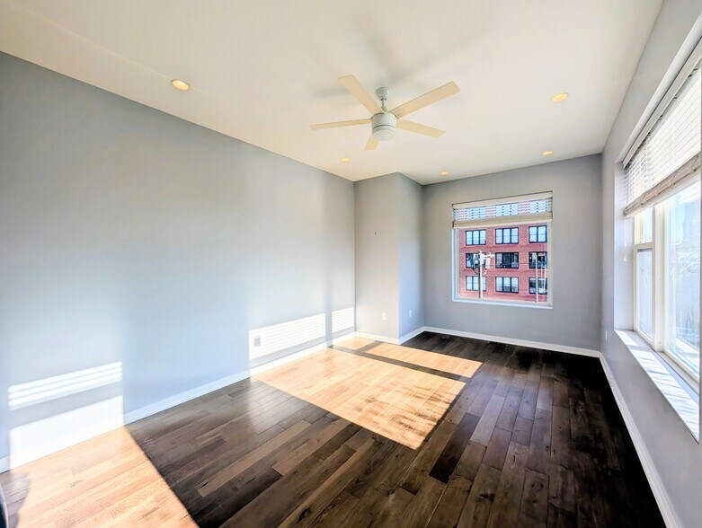 Building Photo - 1500 N American St