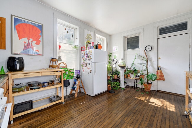 Building Photo - 3521 W Cortland St