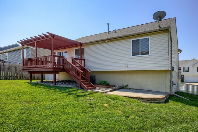 Building Photo - Home Sweet Home Just Steps from the Park!!
