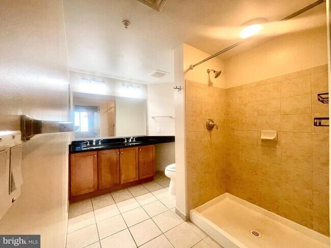 Building Photo - 1020 N Highland St