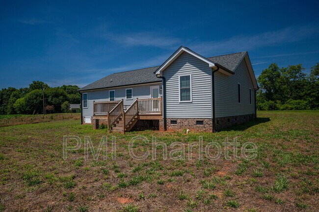 Building Photo - 2128 Chatfield Rd