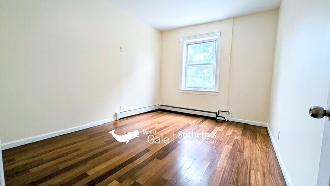 Building Photo - 1215 31st Dr