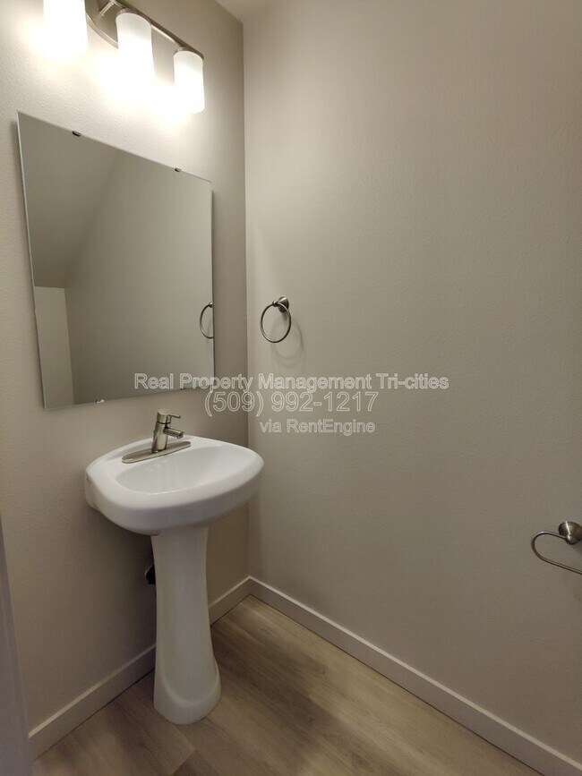 Building Photo - 3918 W 5th Pl