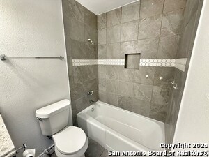 Building Photo - 912 Spring Hill Dr