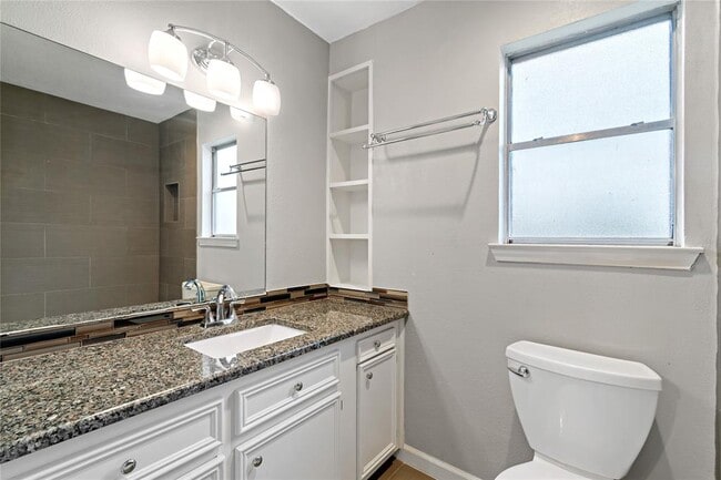 Building Photo - 542 Birdsong Dr