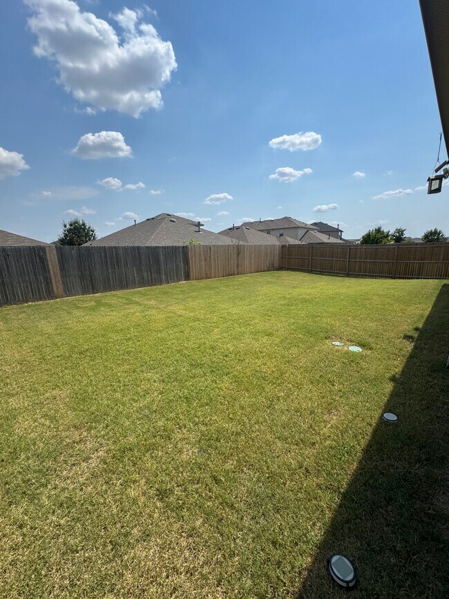 Building Photo - 736 Pollyann Trl