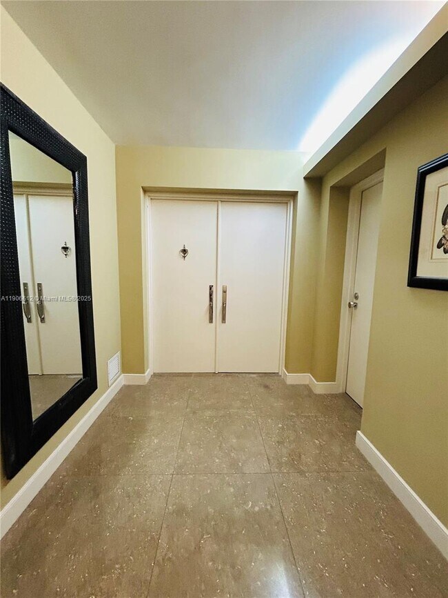 Building Photo - 881 Ocean Dr