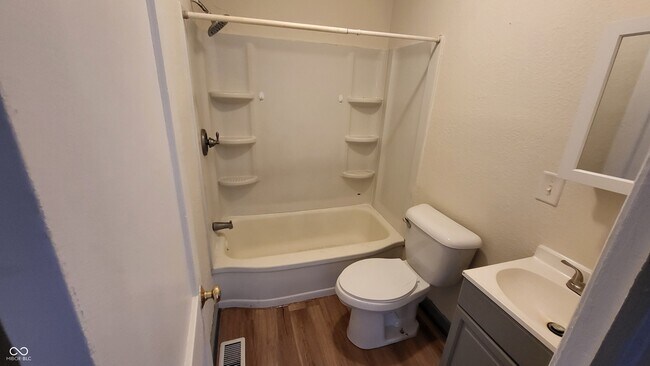 Building Photo - 1604 W 11th St