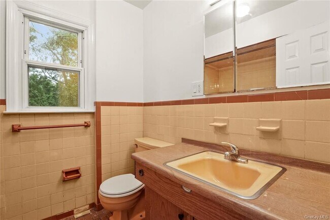 Building Photo - 47 Hommocks Rd
