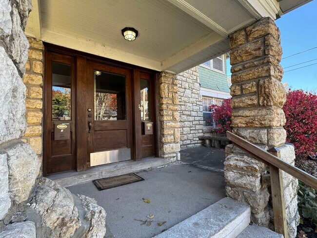 Building Photo - 811 E 39th St