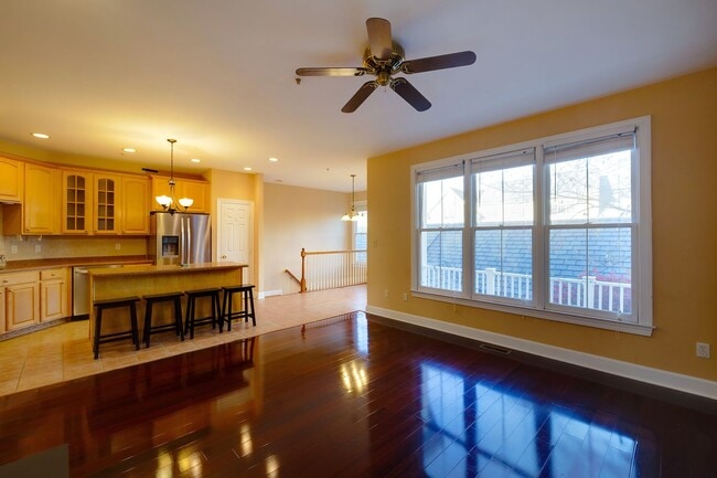 Building Photo - Luxury Townhome in the Heart of the Kentlands