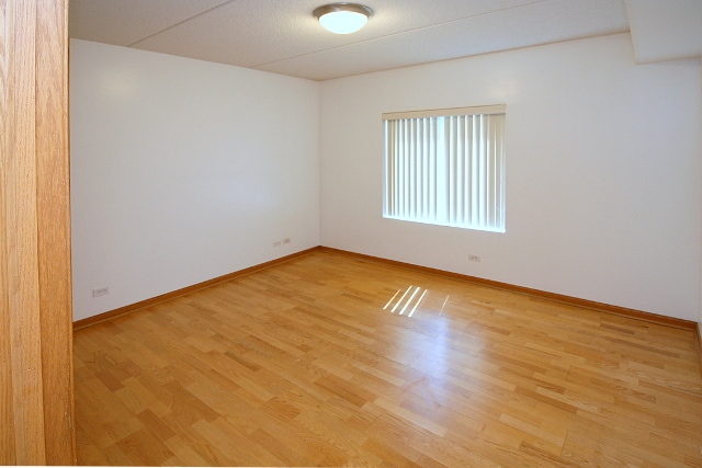 Building Photo - 6560 W Diversey Ave