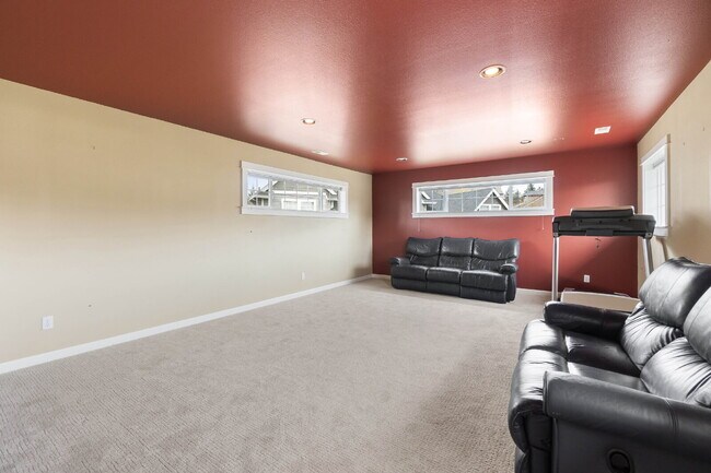 Building Photo - Beautiful, Spacious, Damascus Home with Incredible Views