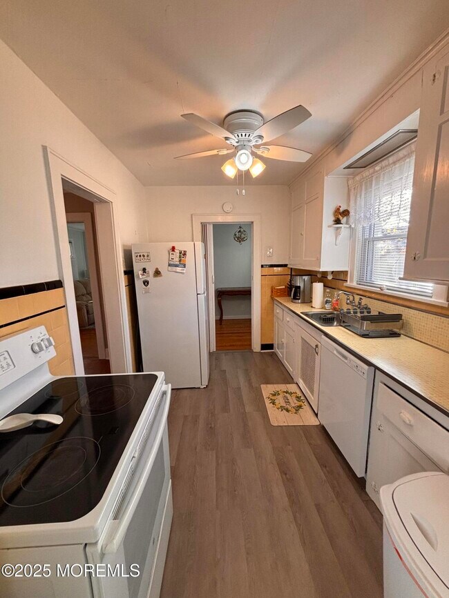 Building Photo - 411 Lincoln Ave