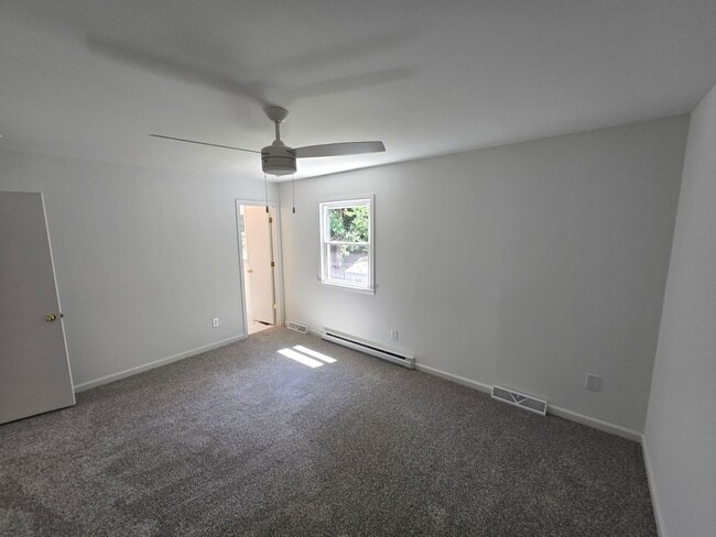 Building Photo - 206 Bull Run Dr