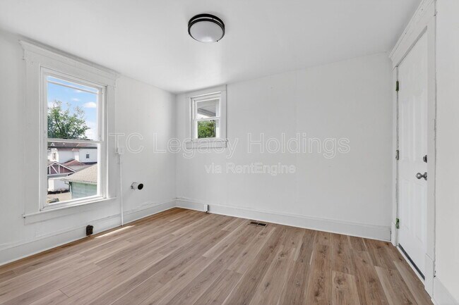 Building Photo - 2113 Goff Ave