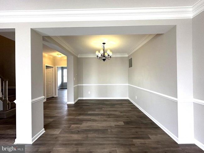 Building Photo - 22609 Welborne Manor Square