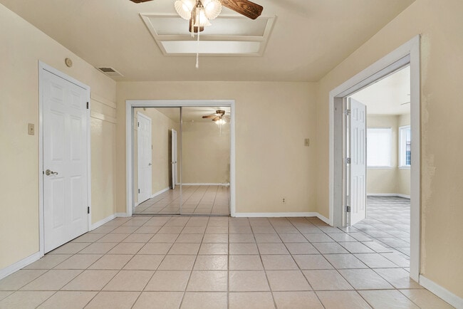 Building Photo - Cielo Vista 3 Bedroom 2 Bath