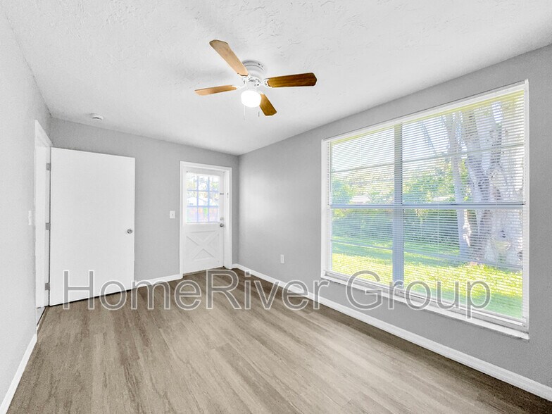 Building Photo - 928 Parkwood Dr