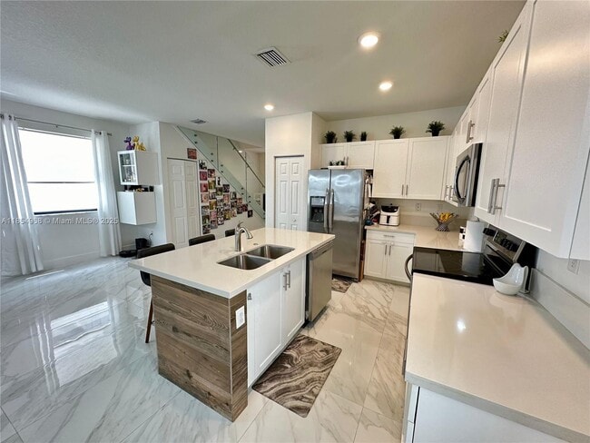 Building Photo - 3449 W 110th St