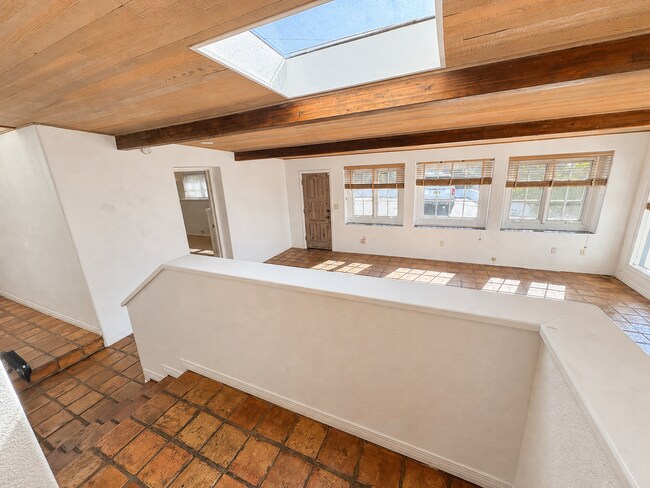 Building Photo - 352 Glen Ellen Dr