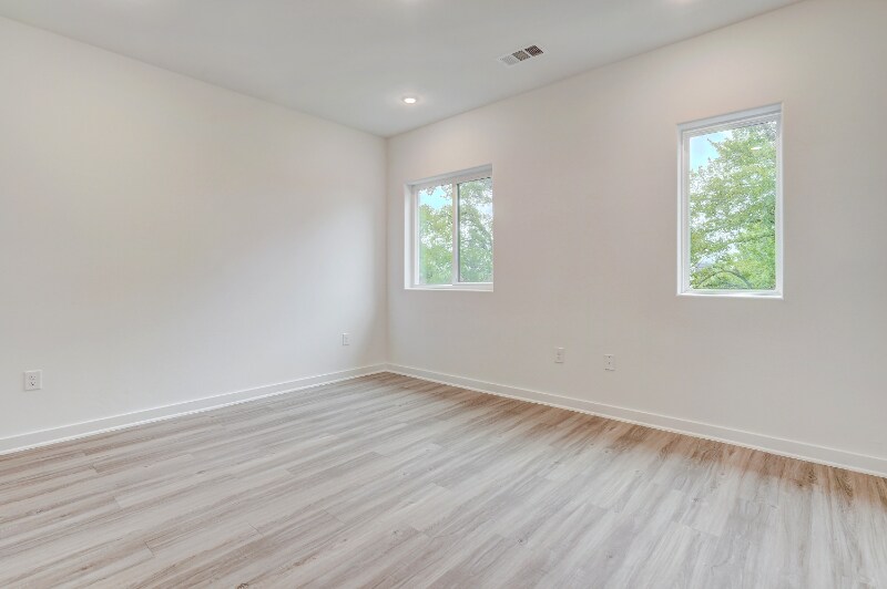 Building Photo - 100 Mockingbird Ln W