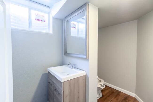 Building Photo - 804 Cahill Dr