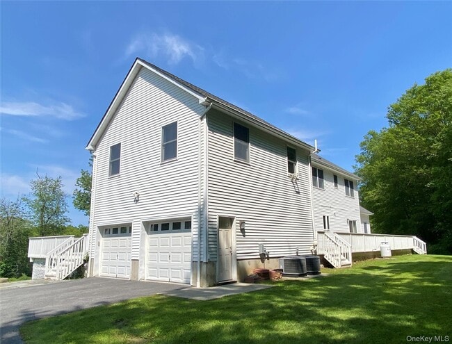 Building Photo - 390 Birch Hill Rd