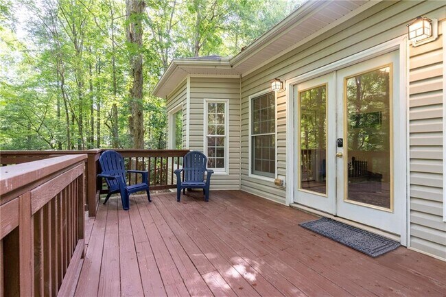 Building Photo - 218 River Dr