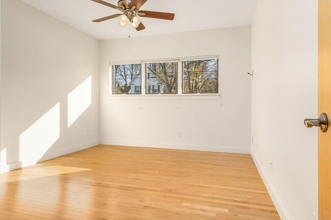 Building Photo - 677 Dennett St