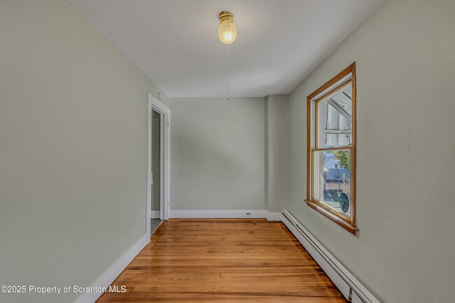 Building Photo - 19 W Bergh St