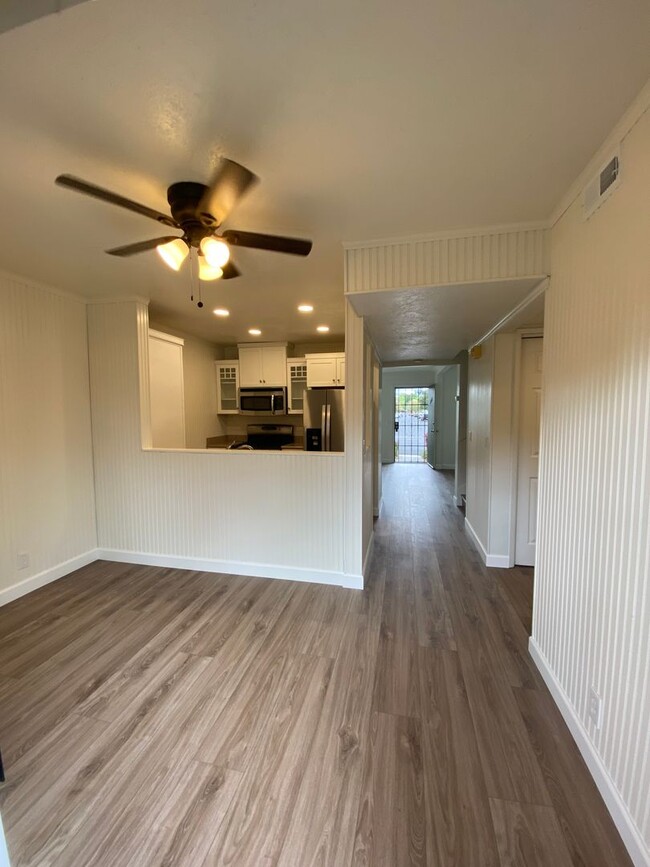 Building Photo - Tastefully Renovated Townhouse Available t...