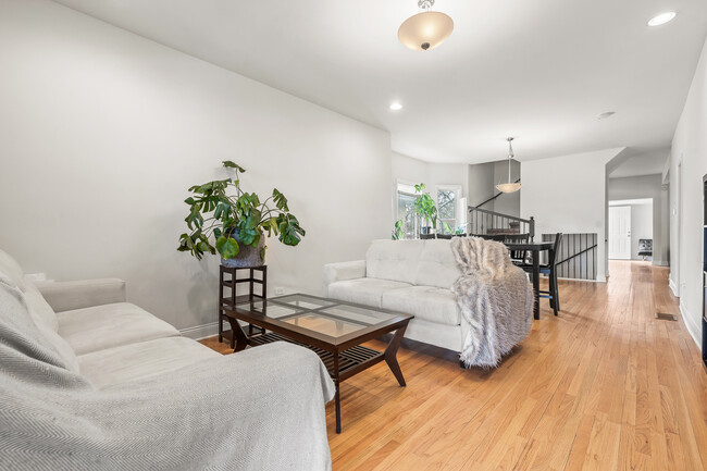 Building Photo - 7938 S Bennett Ave