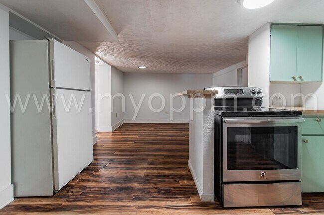 Building Photo - 4824 Webster St