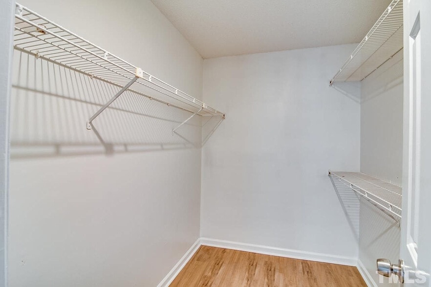 Building Photo - Room in Condo on Audubon Lake Dr