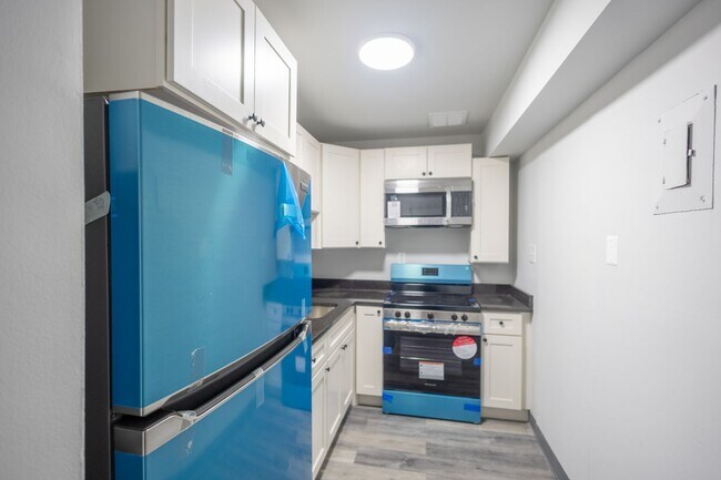 Building Photo - Amazing 3 BR/1 BA Apartment in Anacostia with 1 month free rent and 1 year of free parking!