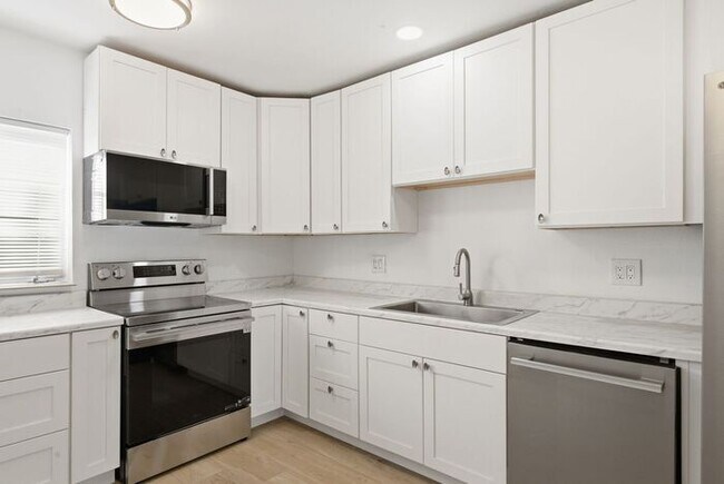 Building Photo - Remodeled 3/1 Home
