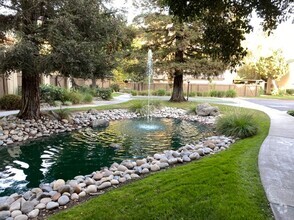 Building Photo - Upgraded 2 bedroom condo in a gated commun...