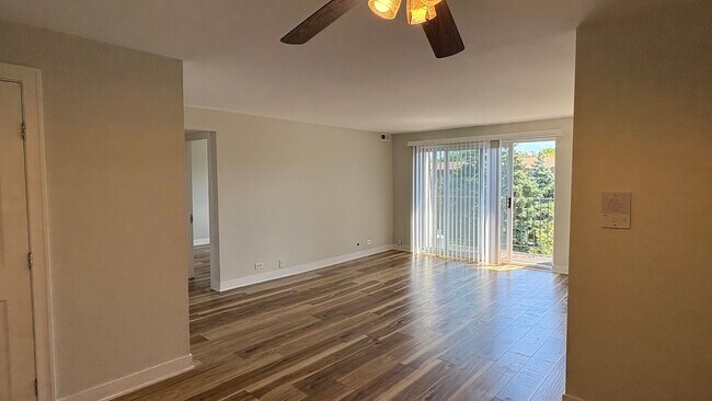 Building Photo - 9439 Bay Colony Dr