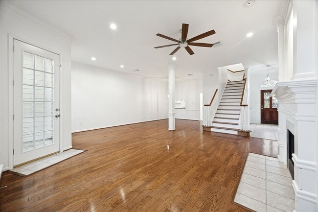 Building Photo - Beautiful Home Near University of St. Thomas