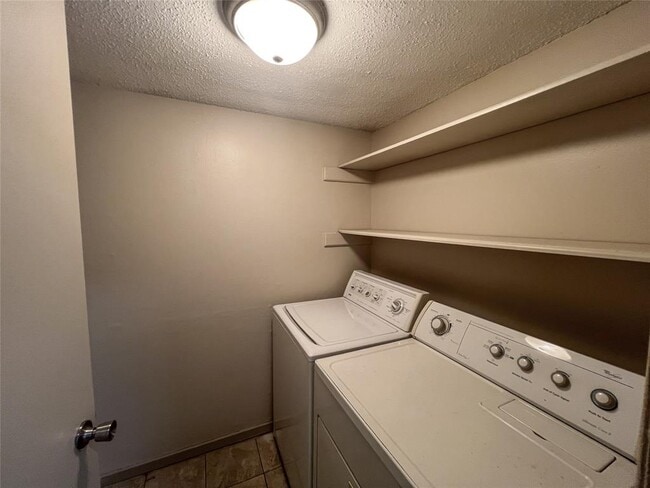 Building Photo - 7206 Creekside Dr