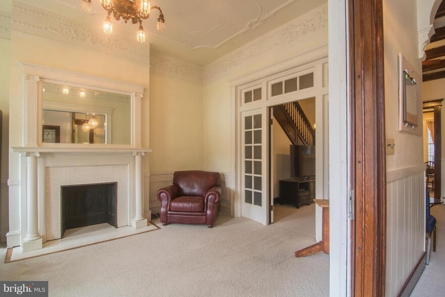 LIVING ROOM WITH VIEW TO WELCOME SPACE - 2937 N Charles St
