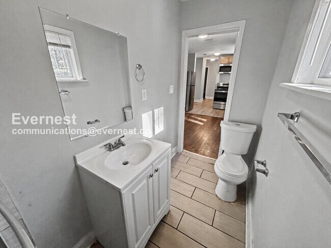 Building Photo - 3 Bed, 2 Bath Home with Carport / Pet-Friendly /Available Now!