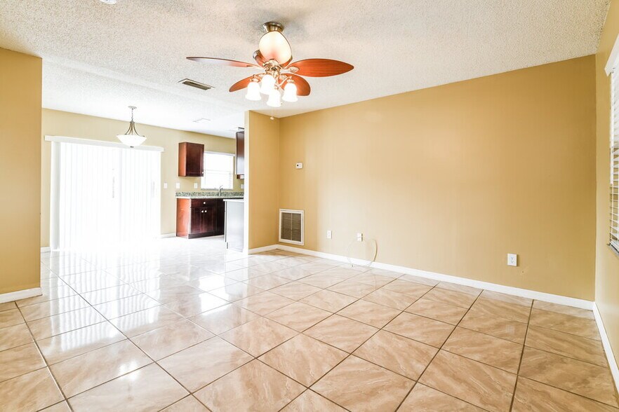Building Photo - 13823 Pathfinder Dr