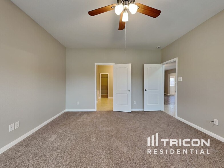 Building Photo - 1327 Tamarack Dr