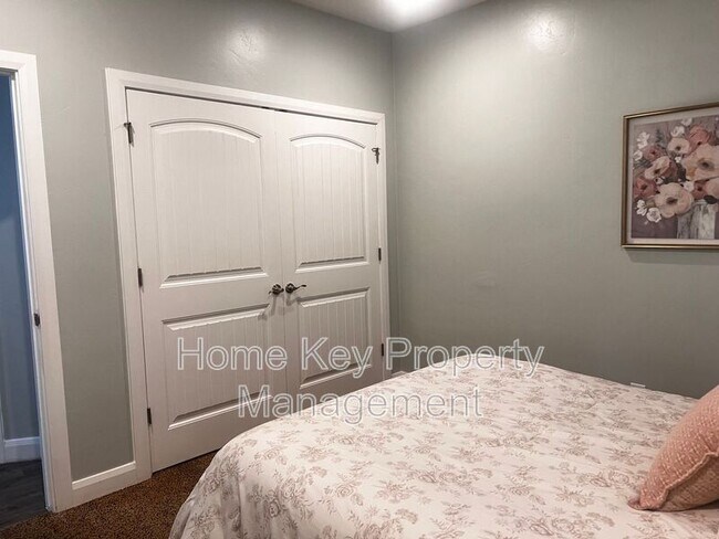 Building Photo - 1593 E Scenic Sunrise Dr